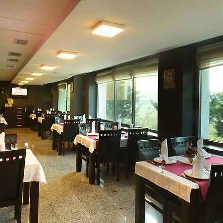 Royal Park Hotel Baku Exteriör bild